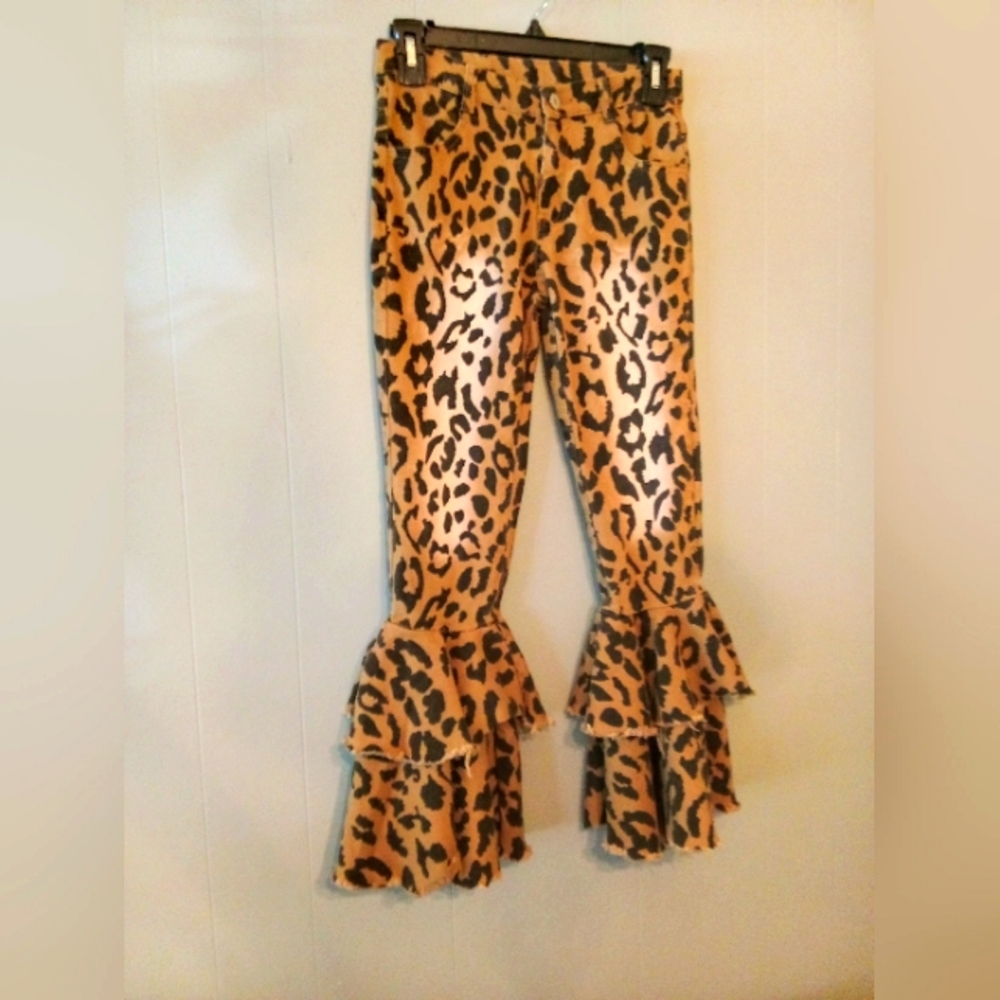 💜❤️Girls Leopard Print Pants With Ruffled Bottoms Size 14-16